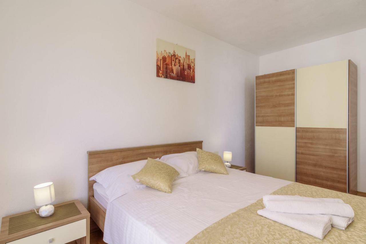 Renic Apartmani Каштела Экстерьер фото