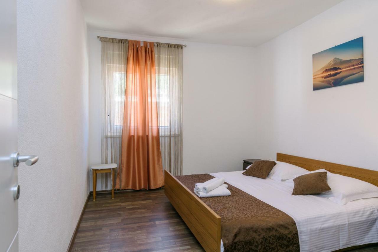 Renic Apartmani Каштела Экстерьер фото