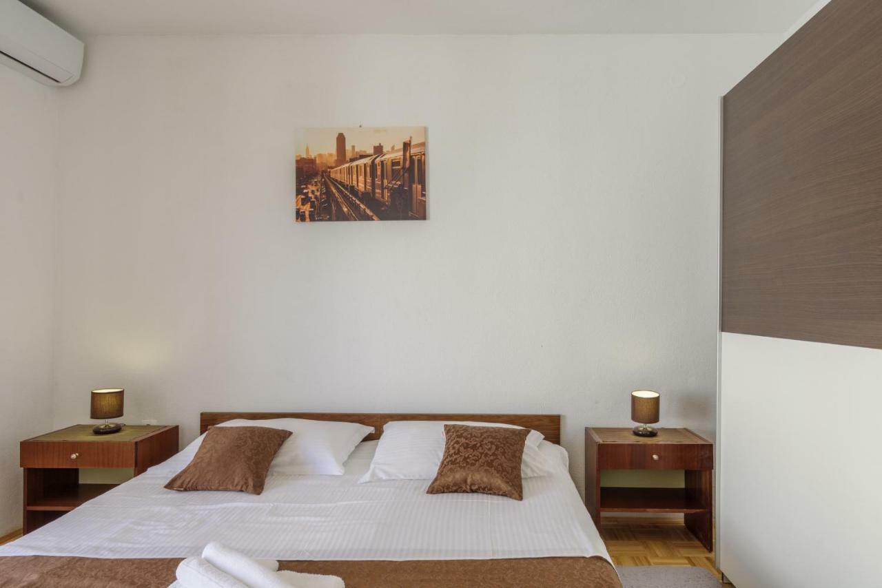 Renic Apartmani Каштела Экстерьер фото