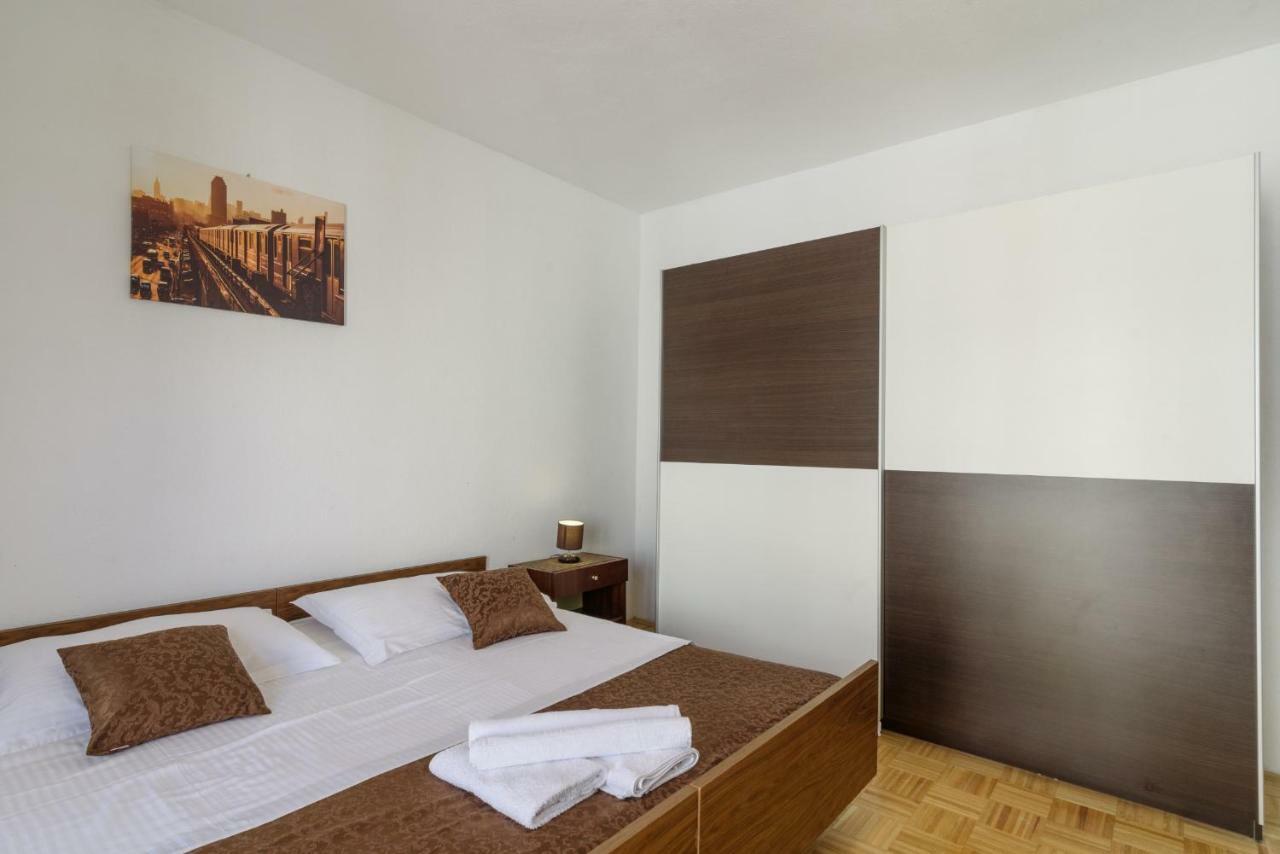 Renic Apartmani Каштела Экстерьер фото