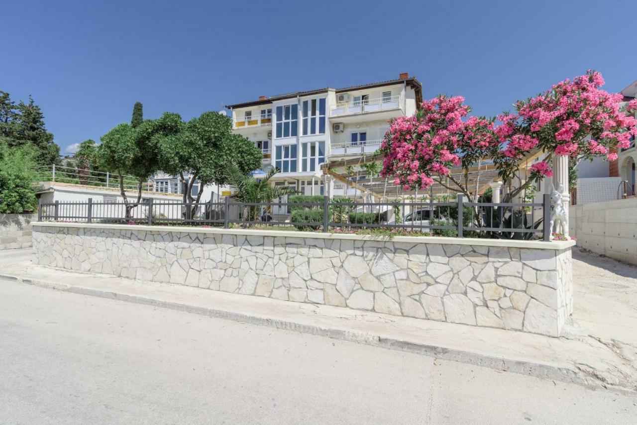Renic Apartmani Каштела Экстерьер фото